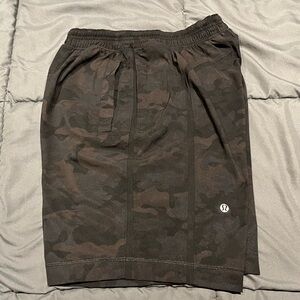 Like New Lululemon 9in Pacebreaker Lined Short in Camo